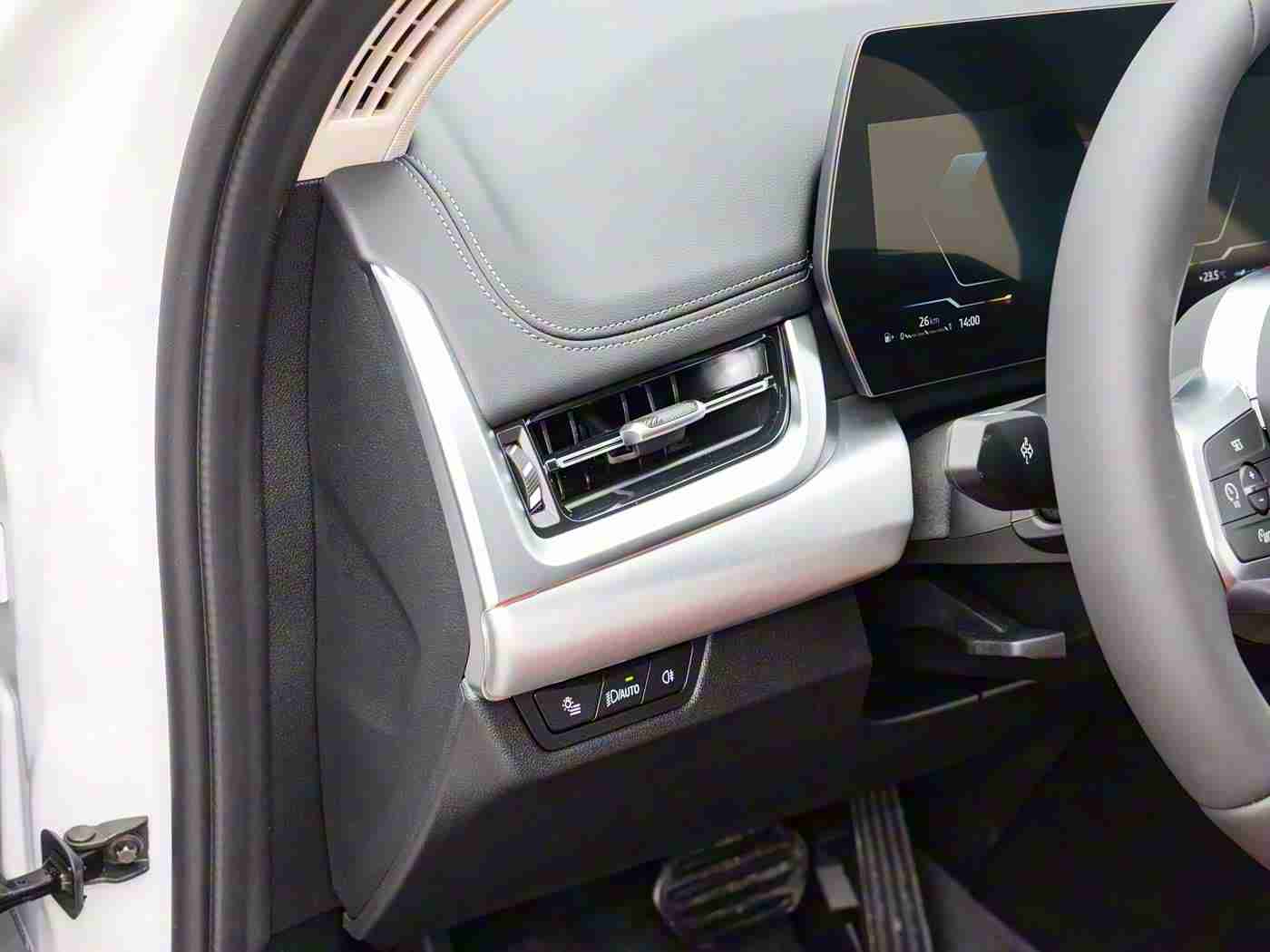 3.03免费oppo版破解大全免费下载,智驾先锋，掌上护航，安全畅行每一步-1