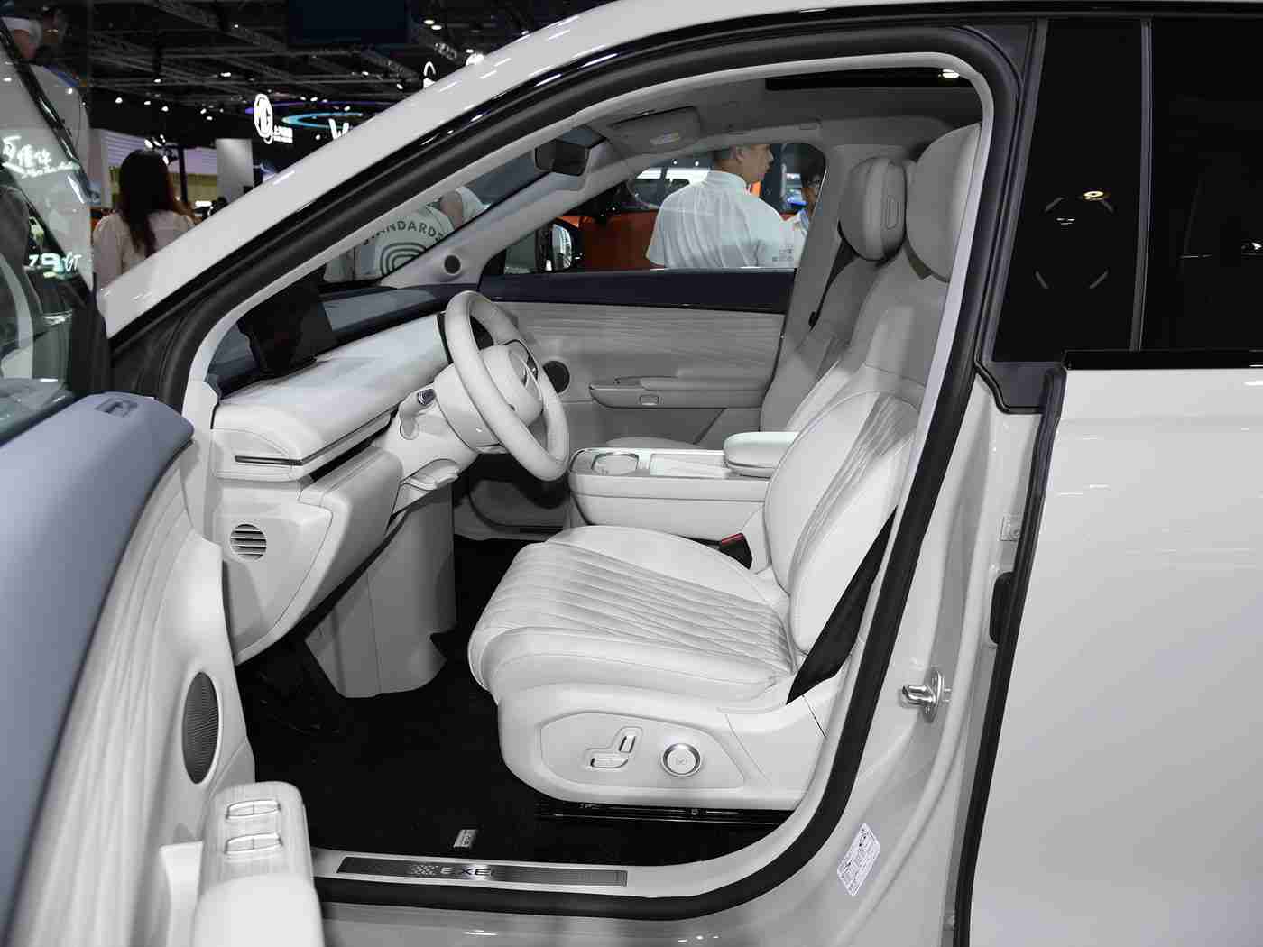 十大黄软,驾驭非凡，尽享舒适——探索十大梦想座驾魅力-2