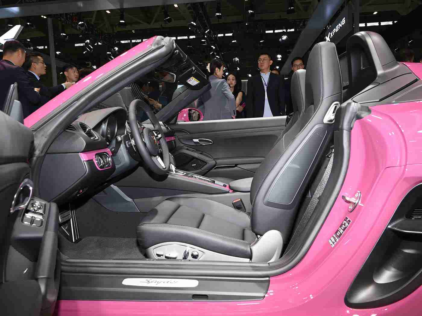 性裸交,全新概念车型亮相，独特设计理念引领潮流，智能科技安全护航，创新之作备受期待-5