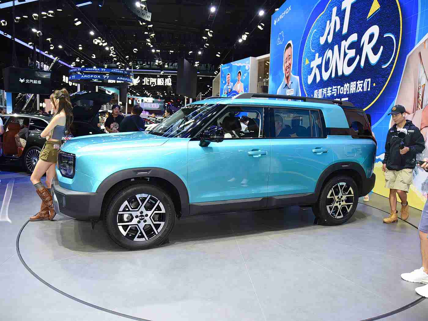 搞黄色软件,智能汽车安全警钟长鸣:严防车载系统“隐形杀手”,守护行车安全与隐私-2