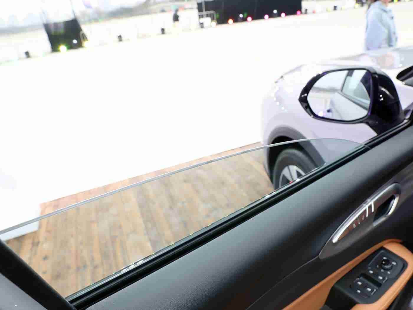 国产性色av,国产新锐崛起，时尚性能“性色”汽车引关注，市场前景广阔-4