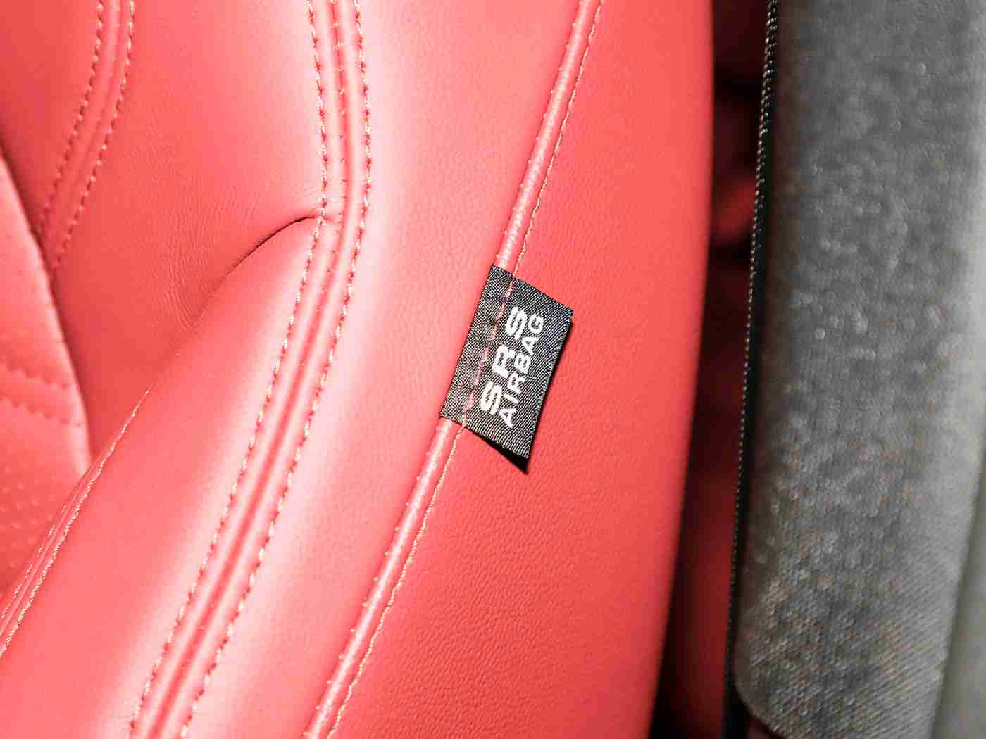 黄色应用3.0,智能驾驶新篇章，车载系统引领汽车行业变革之旅-1