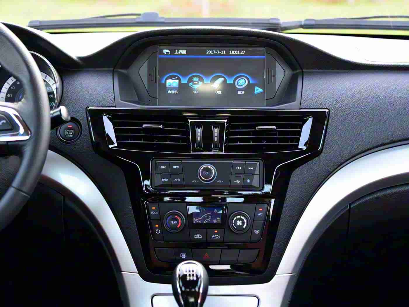 综合一区二区,新能源汽车翘楚，续航充电双优，智能化设计引领潮流，揭秘综合一区二区车型魅力-4