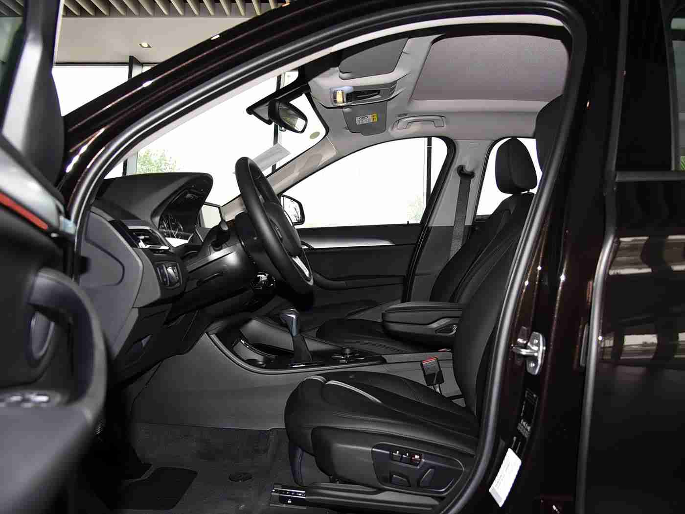 乱视频,汽车特技盛宴背后的奥秘：性能、技巧与改装的完美融合-1