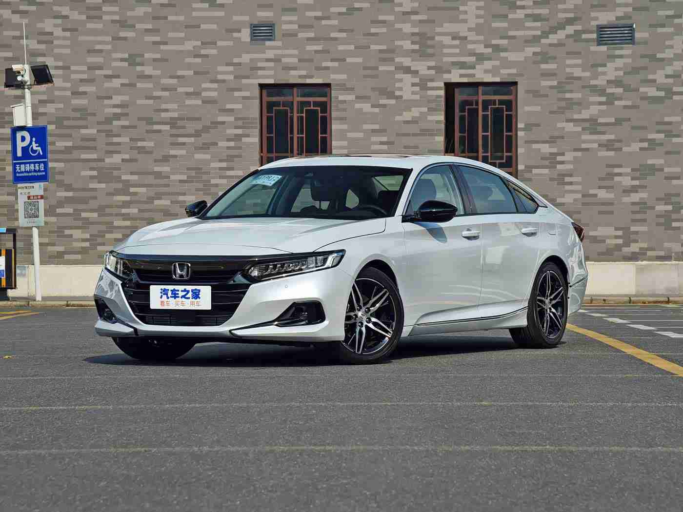 AV三级,引领潮流，AV家族新成员AV三级汽车惊艳登场-1