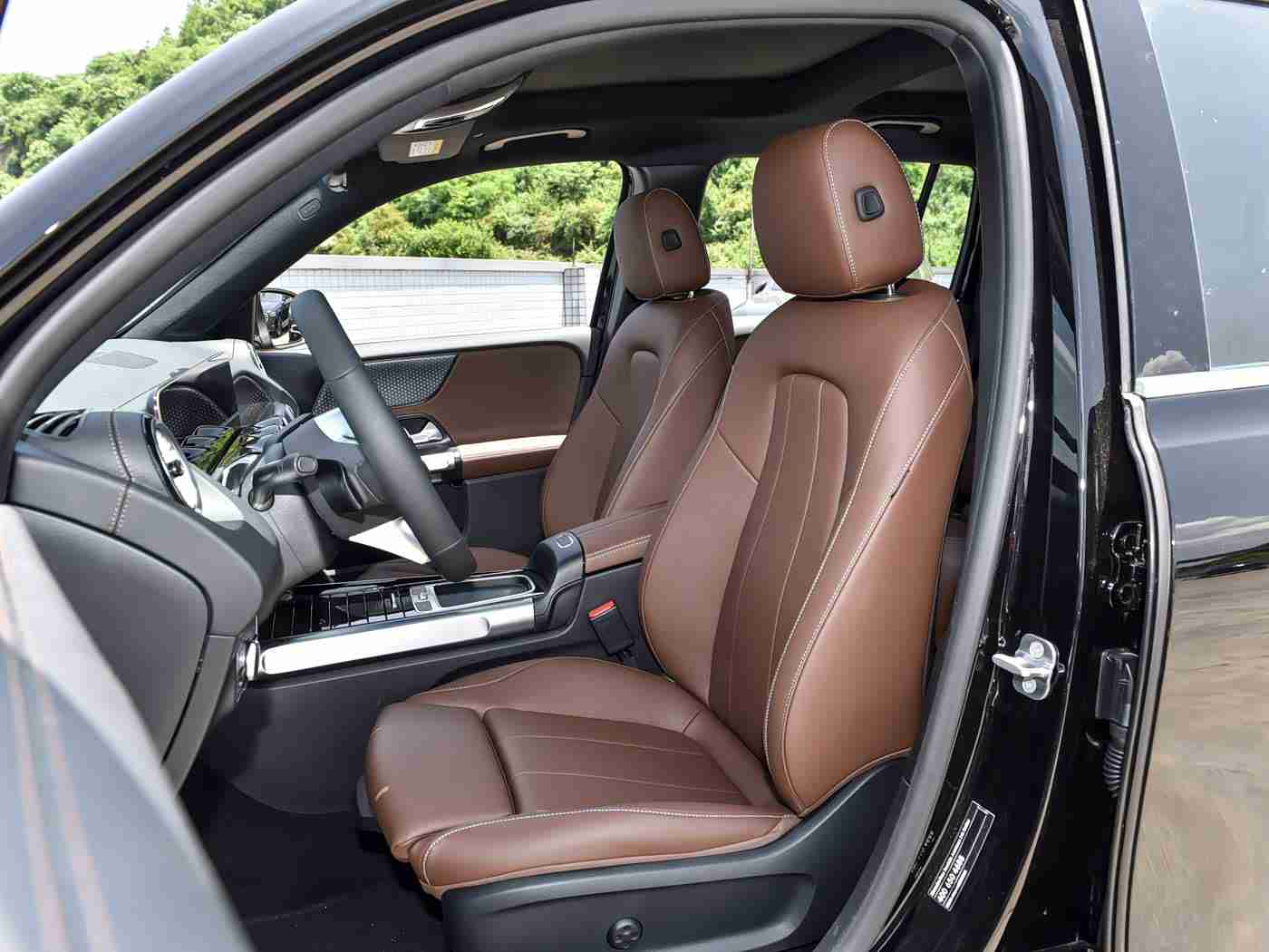 打扑克又喊又叫,智能语音助手引燃激情，“新能源汽车”领航未来汽车盛宴-4