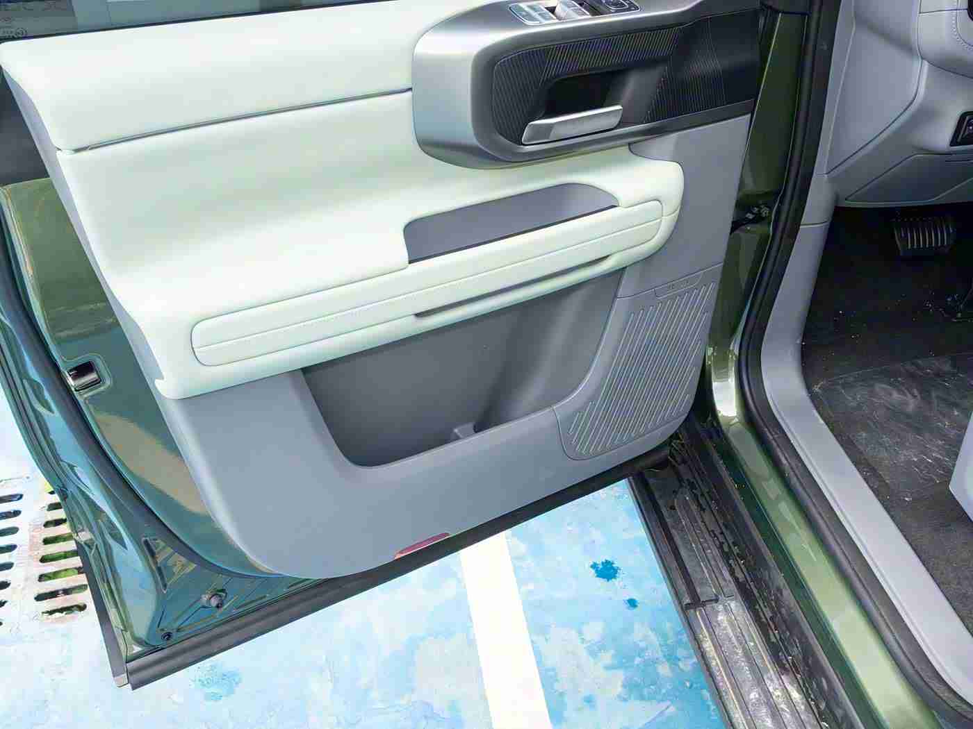 亚洲国精产品二二三三区,亚洲车展盛宴来袭，明星车型亮相引关注，品质与性能共舞-1