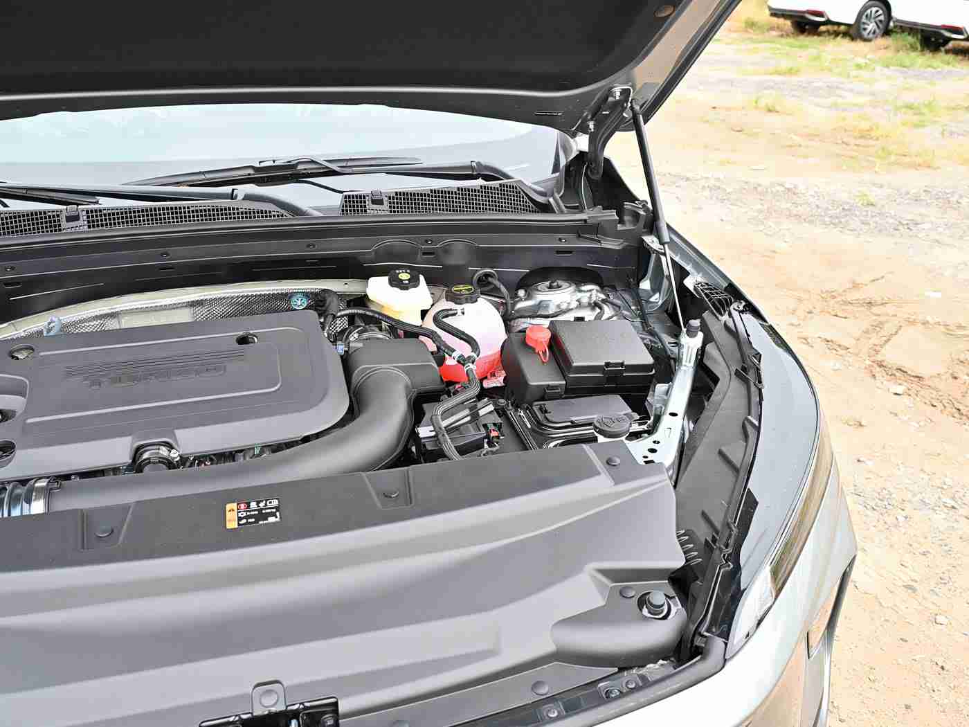 欧美一卡二卡,“融合欧美国际设计，引领环保科技潮流：全新车型即将上市，未来汽车市场新宠瞩目！”-3