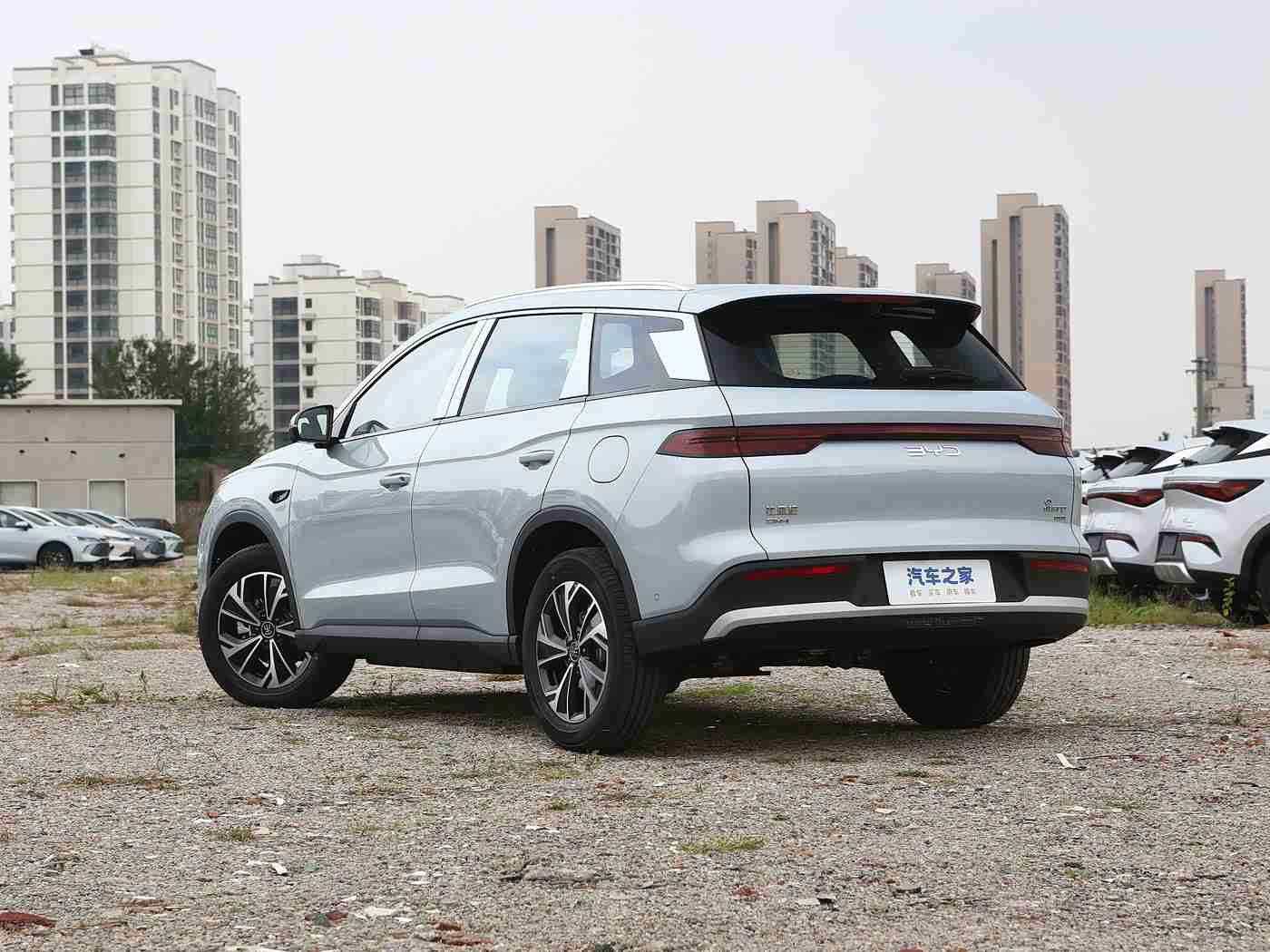 ,特斯拉Model Y续航610公里，智能驾驶领风骚，造型独特性价比高，新能源汽车市场新宠儿-4