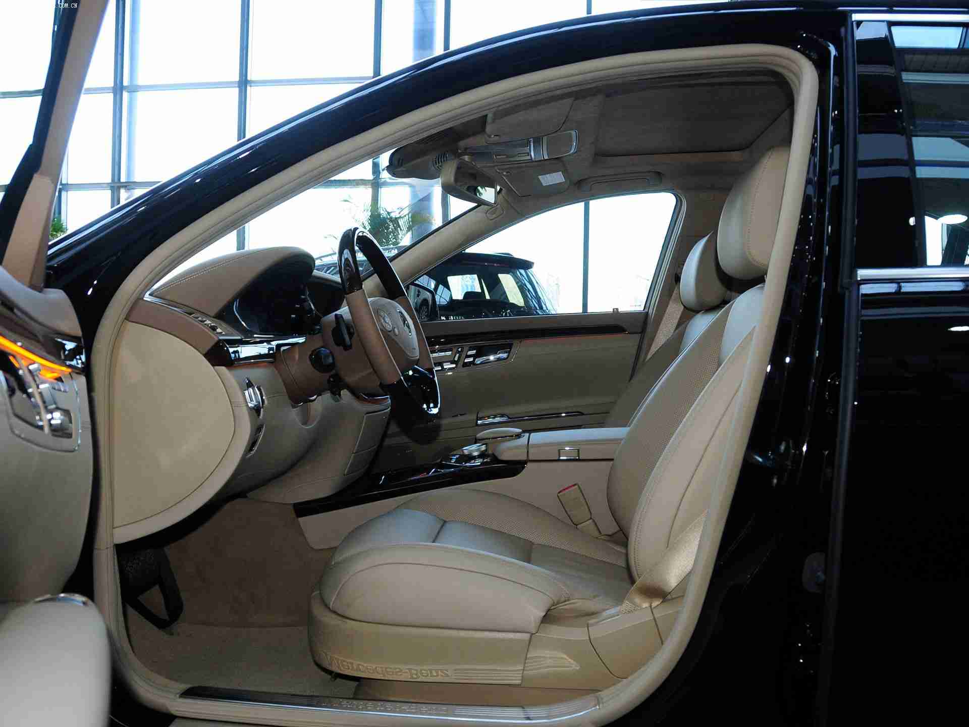 男生的香蕉插入女生的桃子,汽车跨界融合创新：科技、音乐、新能源，共绘行业新蓝图-1