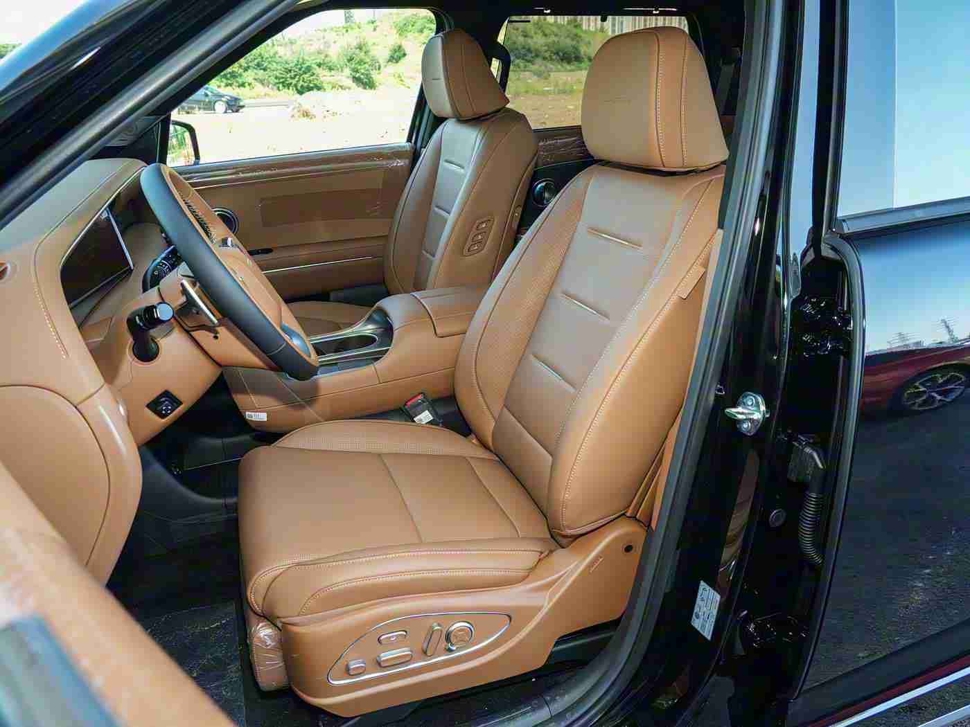 男人机机桶女人,独具匠心设计,内外兼修性价比高,年轻市场新宠车型亮相引关注-2