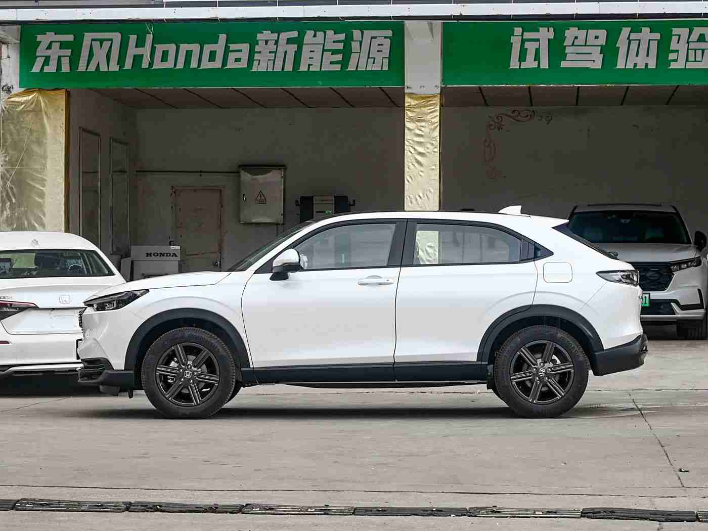 被按摩师摸到高潮A片,汽车智能化浪潮来袭:技术创新与安全挑战共舞,引领未来出行革命-1