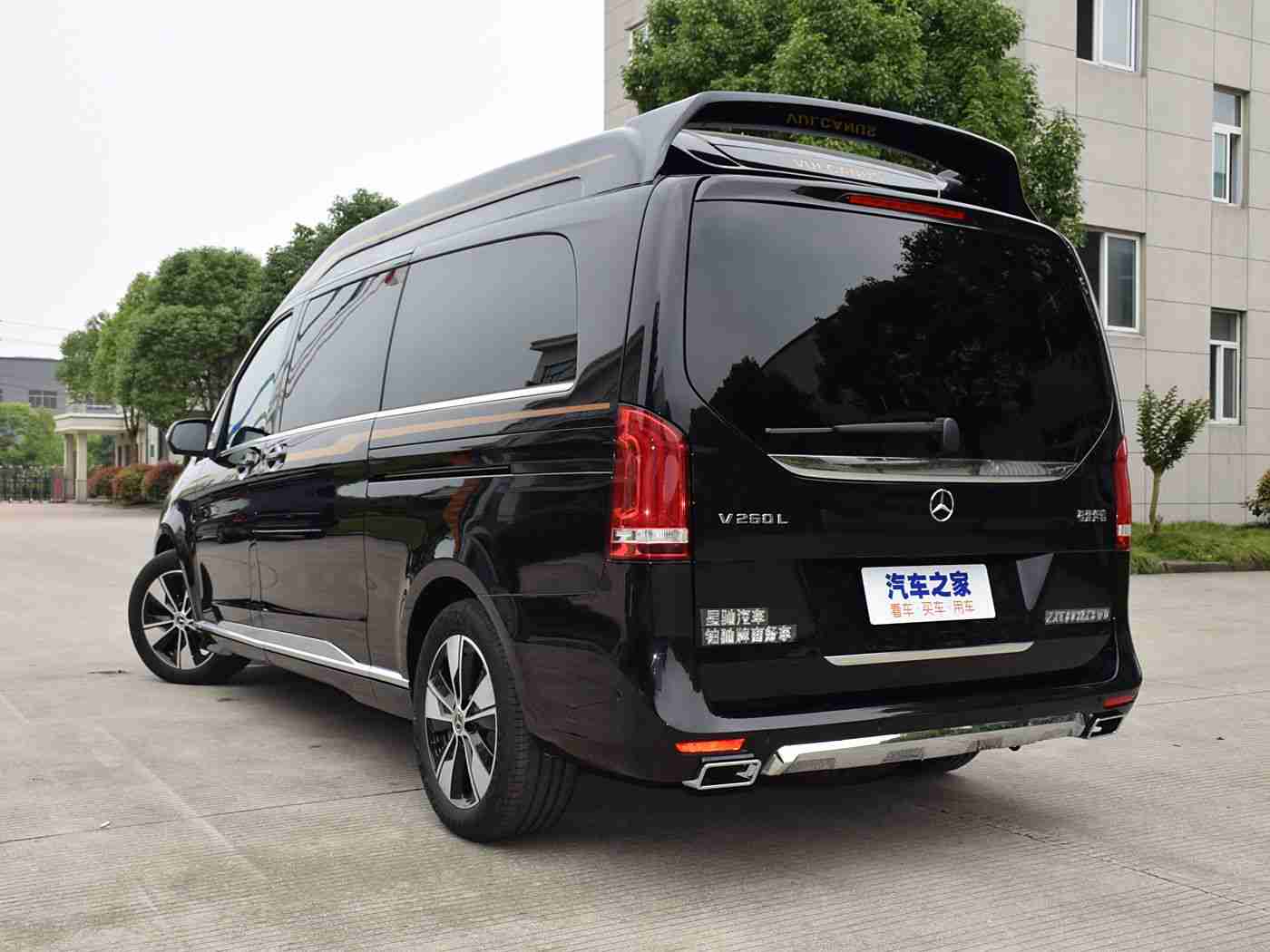 女生和男生一起差差差,全新SUV热销:运动时尚融合,男女通吃车型受追捧-4