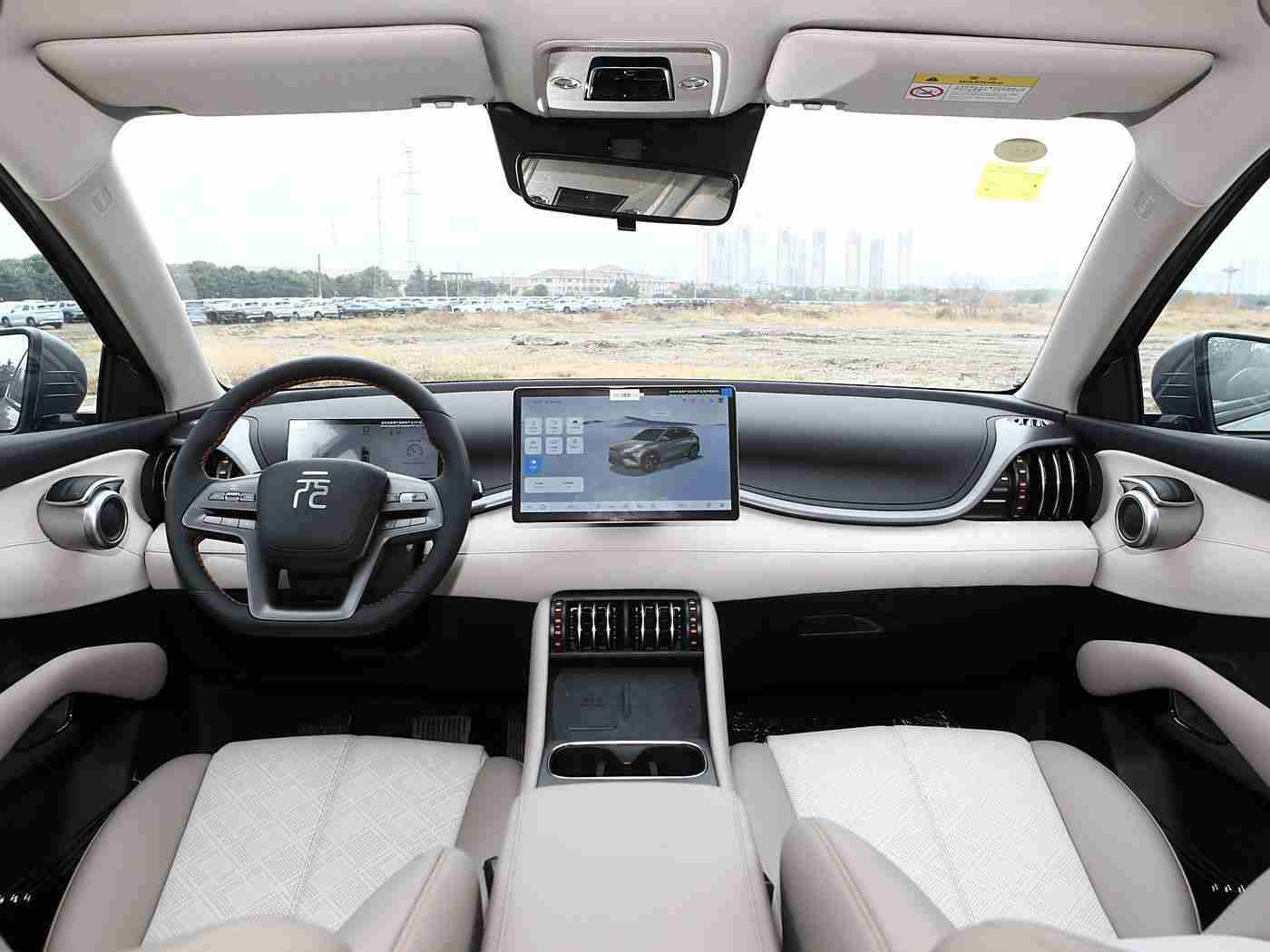 搞鸡,汽车跨界创新风潮席卷而来，科技时尚定制引领未来出行体验-2