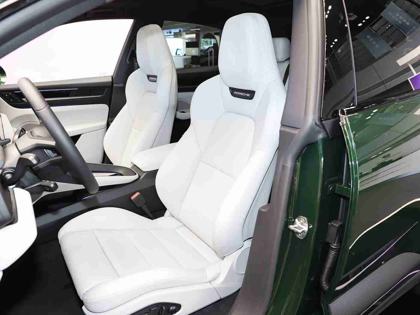 国产色色av,国产新宠惊艳登场:性能卓越,设计独特,性价比高,国产车新标杆-3