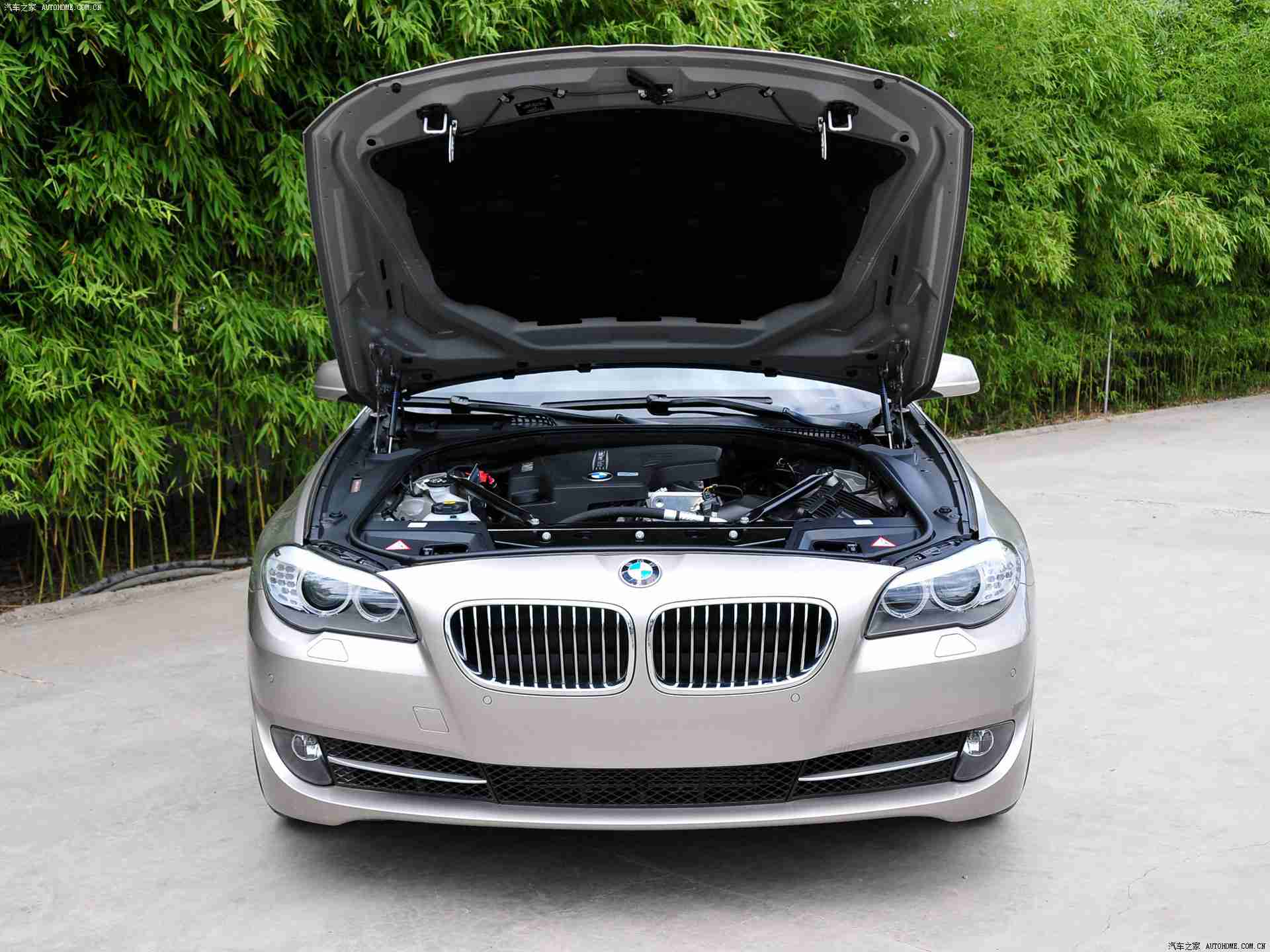 18岁以下禁用软件,智能驾驶新规：车企发力优化，守护未成年人汽车软件安全使用-1