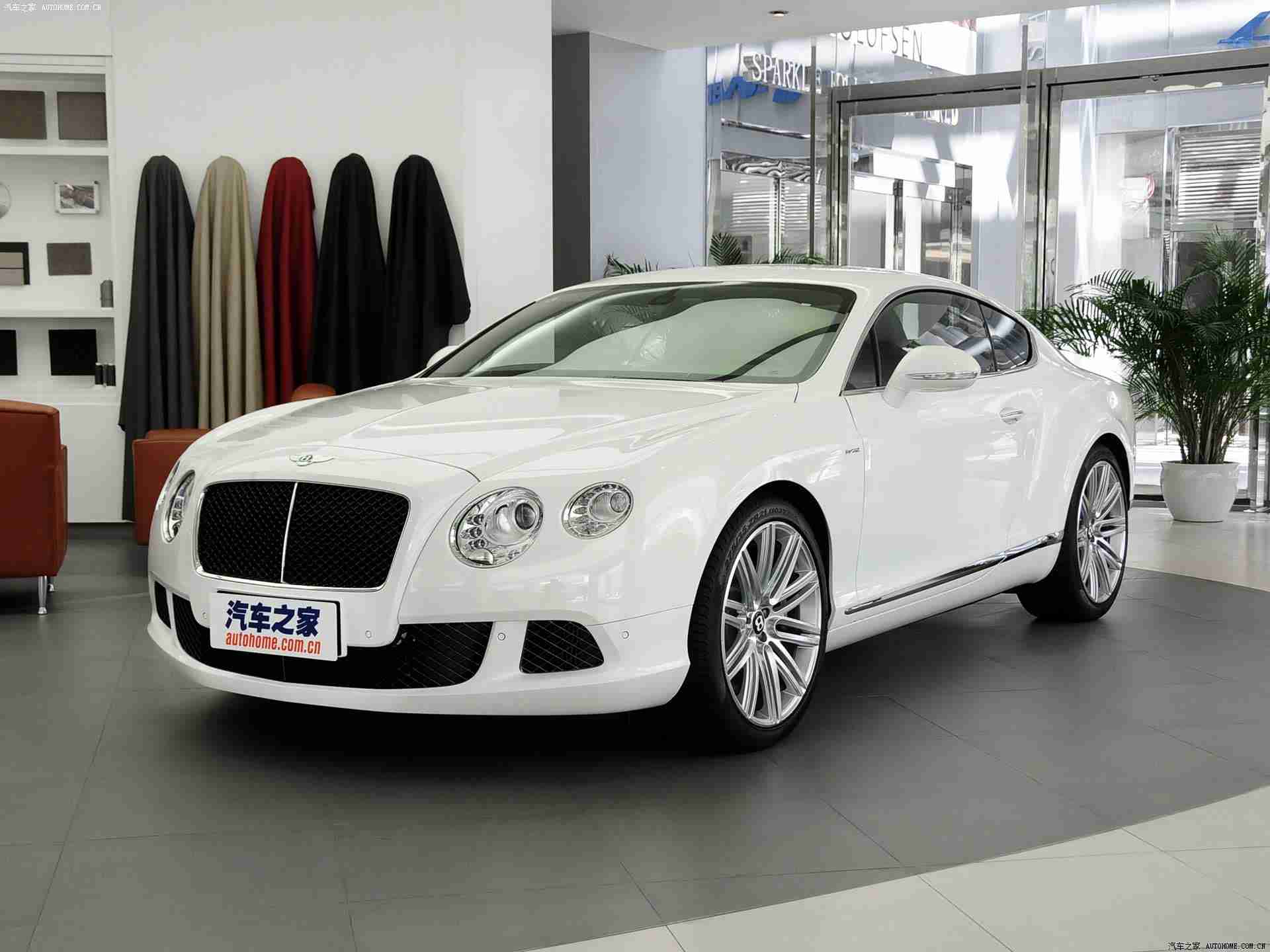 美女露胸APP,智能汽车新风尚:创新娱乐应用引领未来驾驶体验-2