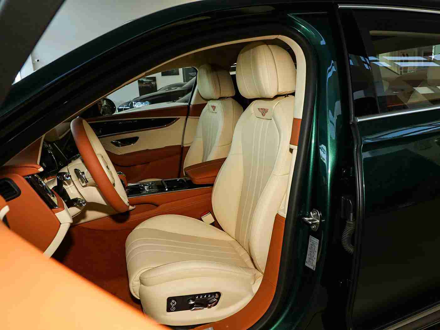 萌白酱喷水,汽车新科技来袭：智能喷水除雾，安全驾驶体验再升级-3