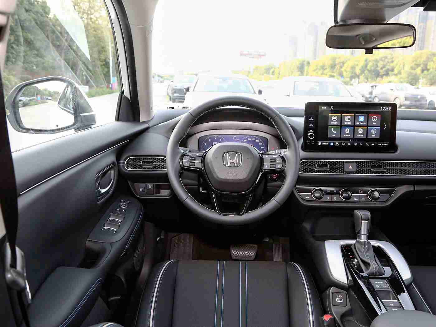 未满十八周岁禁止,“科技助力年轻驾驶梦:创新模拟设备与安全培训引领青少年驾驶新体验”-1