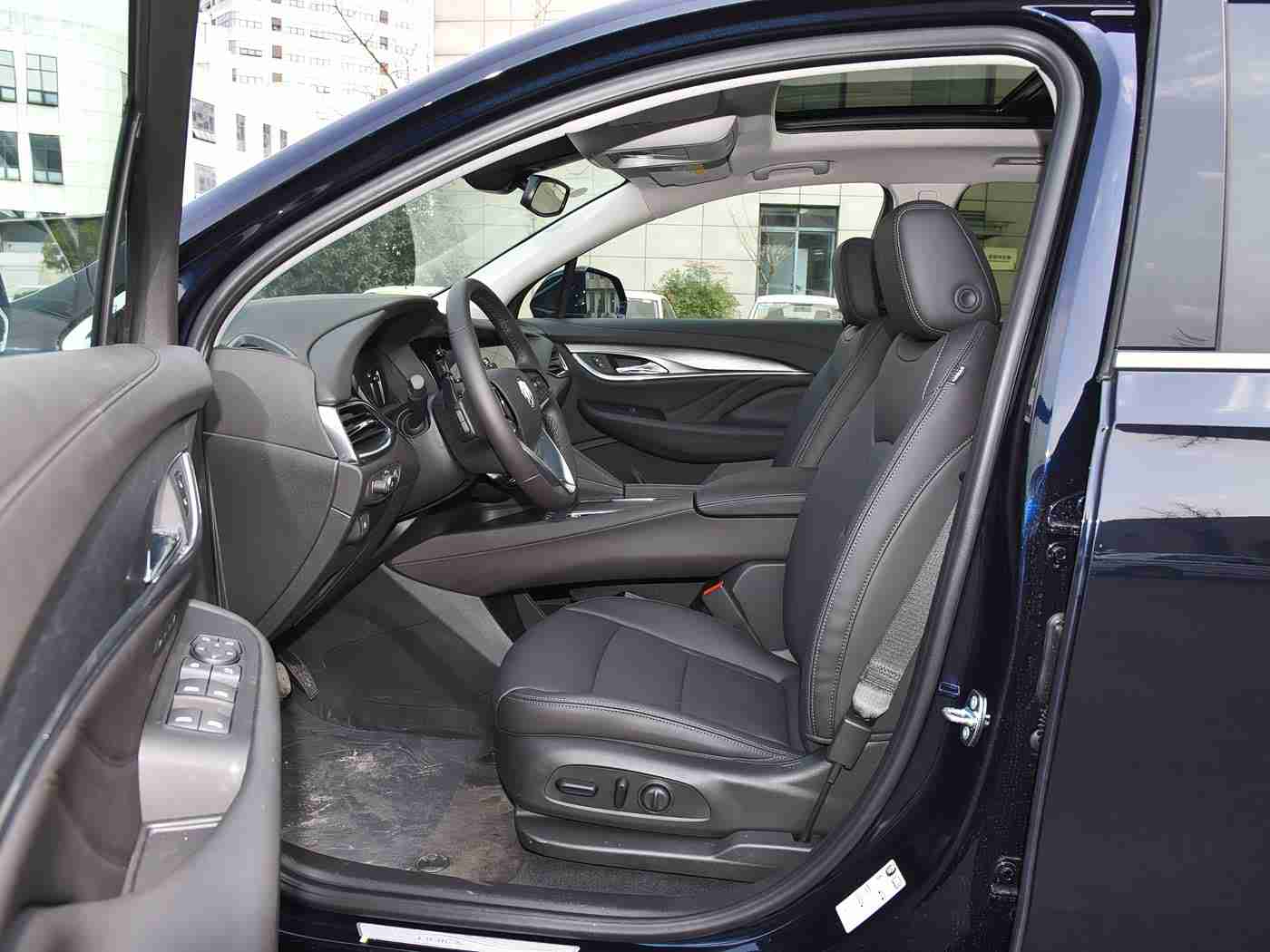 打扑克不盖被,智能座驾，舒适体验，创新出行新境界-3