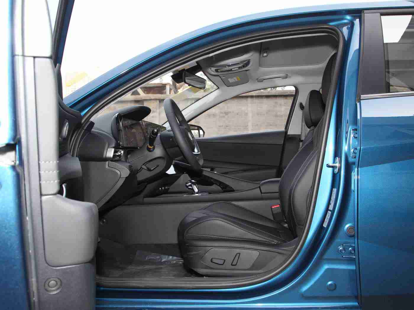 国产AⅤ,国产SUV新锐崛起:简约时尚、性能卓越,“XX万元”内再掀市场热潮-2