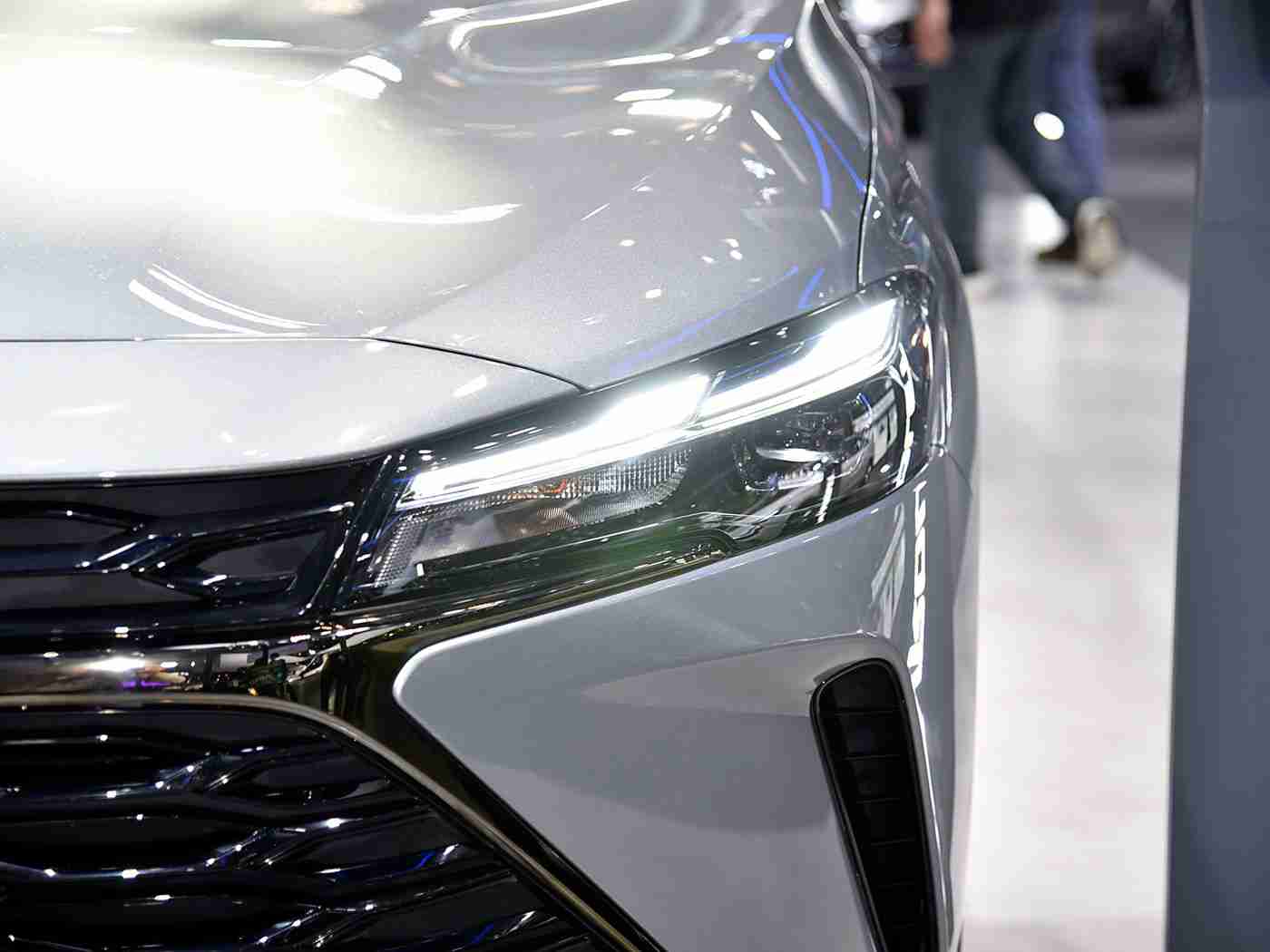 一亲二摸三叉,揭秘汽车选购秘诀：“亲身体验，细摸细节，权衡利弊”助您选车明智-1