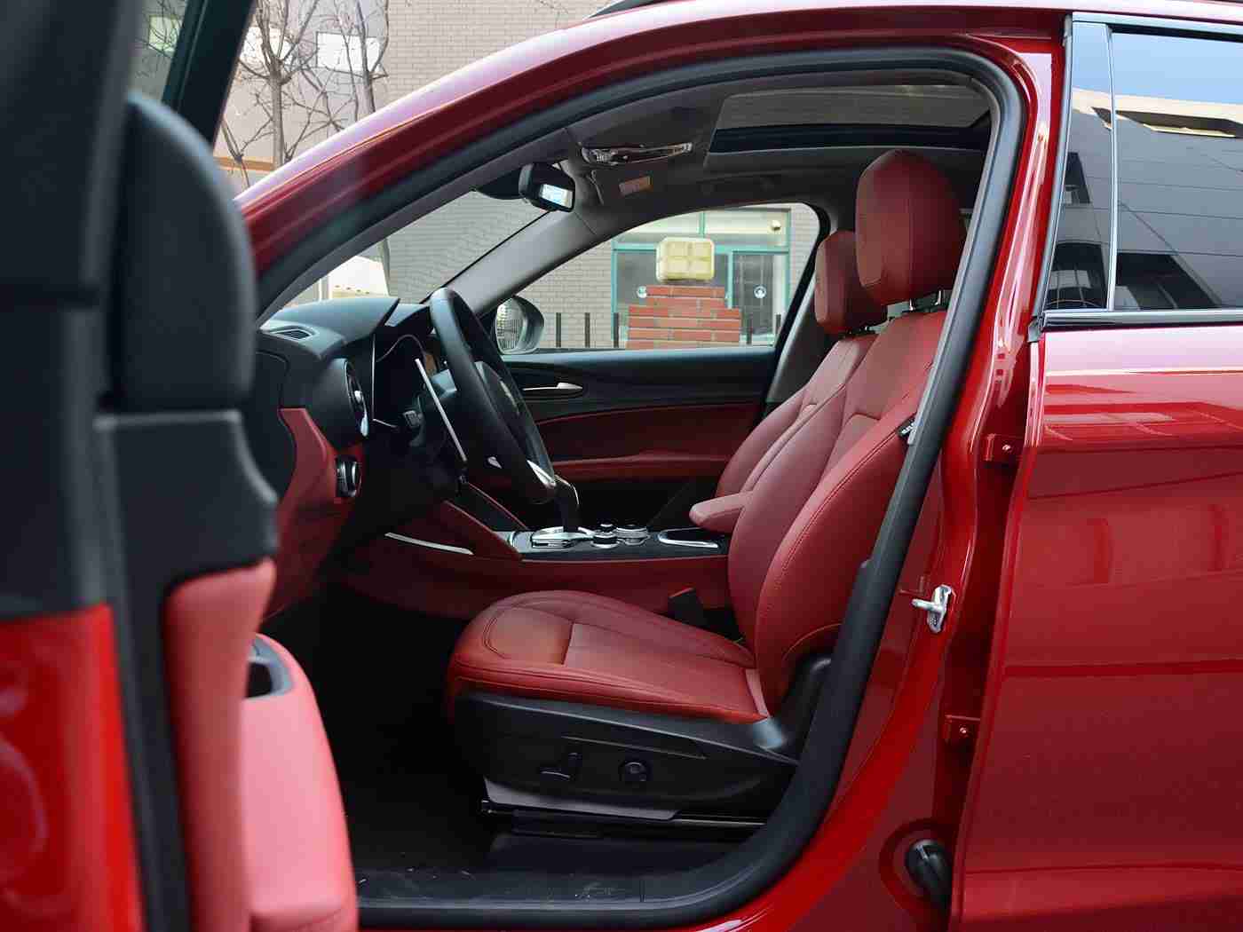 18岁禁用软件,“智能驾驶新挑战：严防禁用软件滥用，保障汽车安全与发展”-2