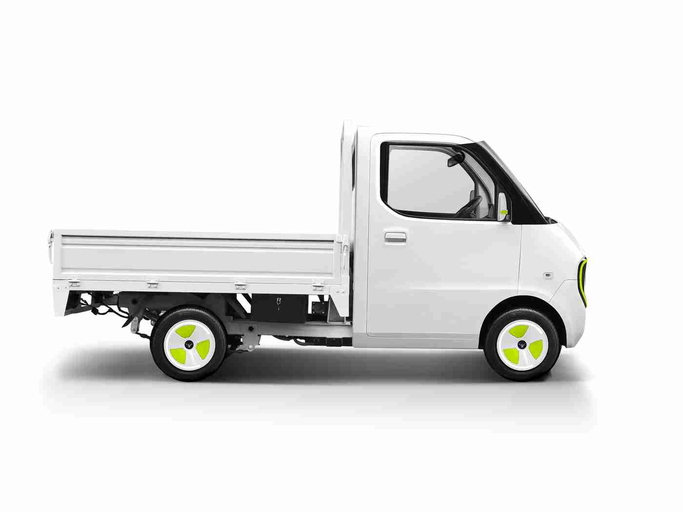 黄色软件3.0。,“智能驾驶新篇章：国产“黄色软件3.0”助力汽车行业转型升级，引领安全便捷出行潮流”-3