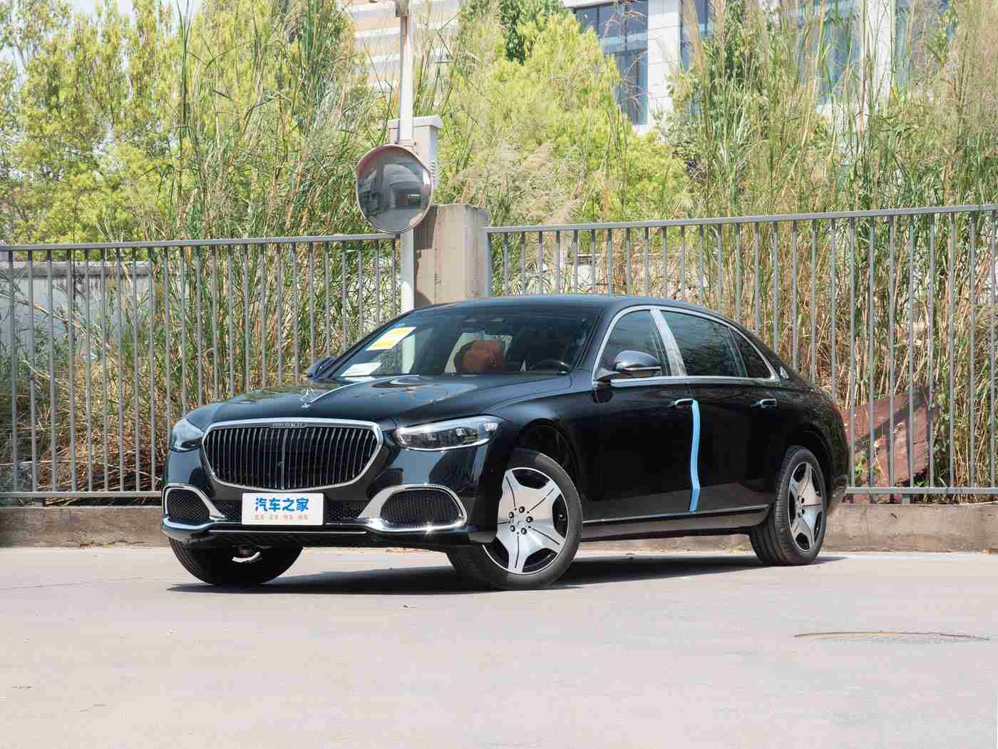 五月丁香花,五月绽放，新能源汽车与传统燃油车齐发力，汽车市场迎来全新活力-2