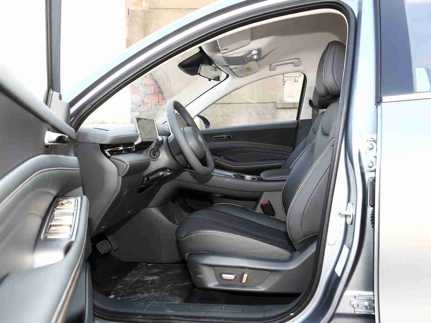 一个母亲7中字头强华驿,强华驿荣登品质之巅，家庭出行安心首选-2