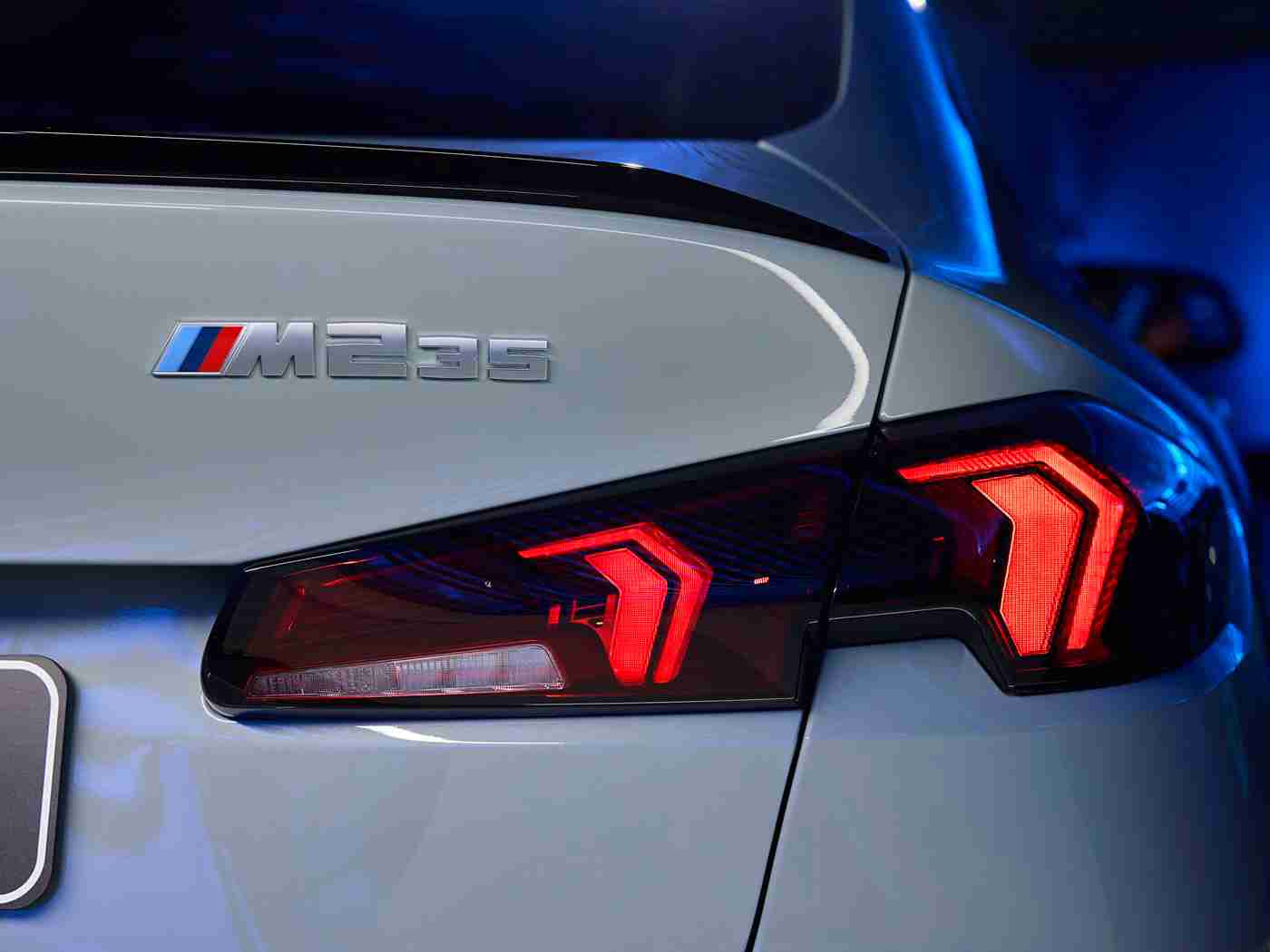 91黑料吃瓜,独具匠心设计,科技动力升级:揭秘备受瞩目新车市场前景及91黑料背后故事-2