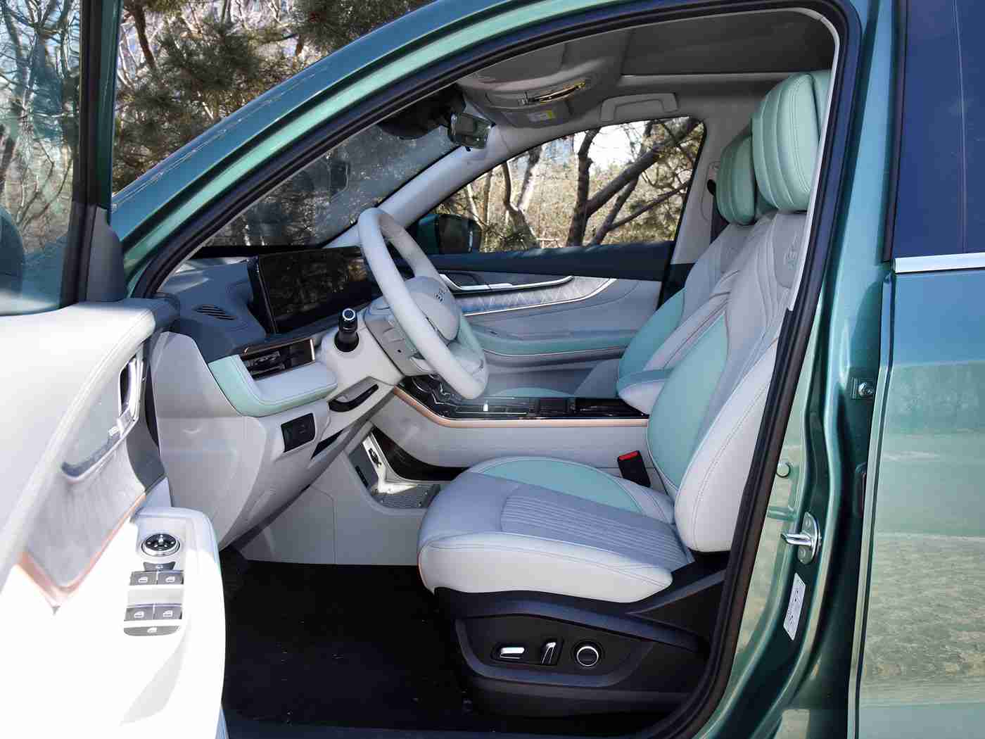 成人tv,智能领航，豪华新境，续航无忧，互联未来-2