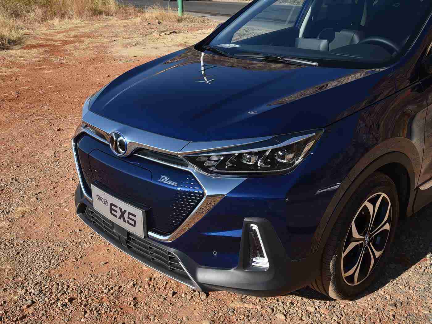 蝌蚪窝网,特斯拉Model Y：新能源汽车黑马，科技配置丰富，性能卓越，年底上市备受期待-1