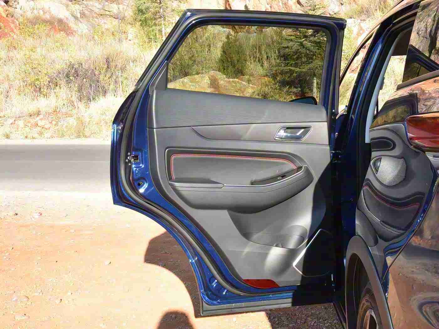 男生插女生app,汽车智趣融合,共创驾驶新境界-3