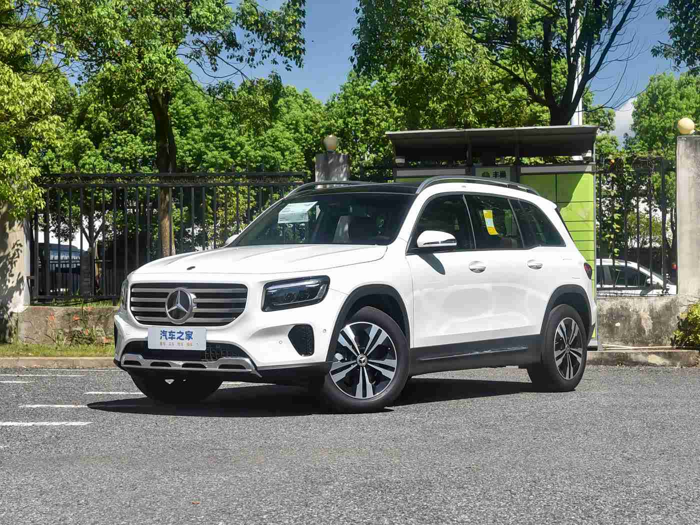 丁香五月天婷婷,“五月春风吹，天婷婷汽车新品亮相，时尚科技融合，家用轿车市场再掀热潮”-2