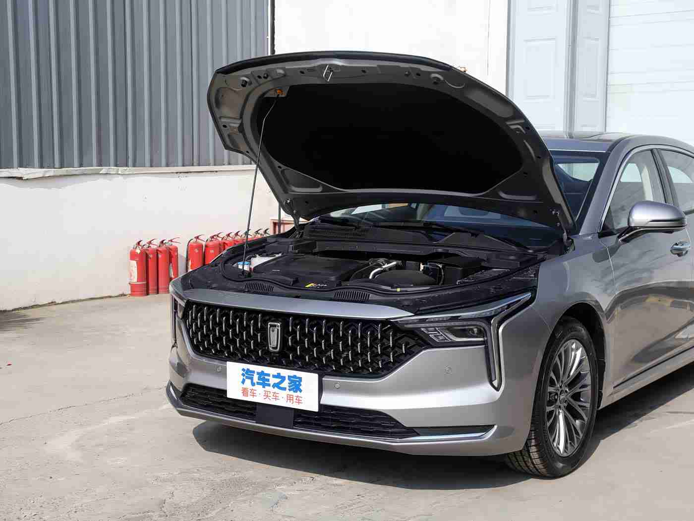 14初中生张婉莹暑假作业,14岁少女暑假作业诠释汽车魅力，创意绘画展现科技憧憬-1