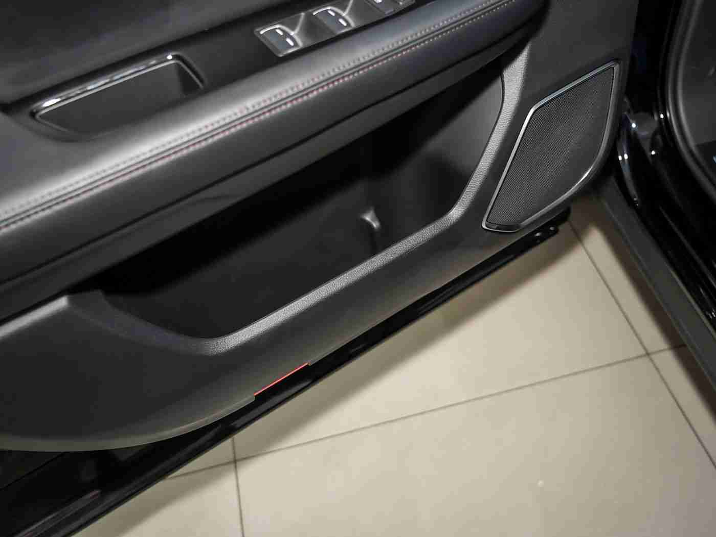 男人桶女人APP,汽车行业新纪元：颠覆传统购车体验，一站式服务APP引领变革-2