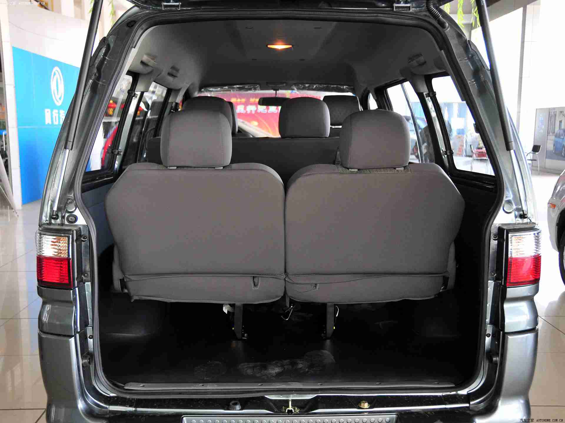 黄色软件网站下载3.0.3免费,智能驾驶新纪元,免费应用引领汽车行业变革-2