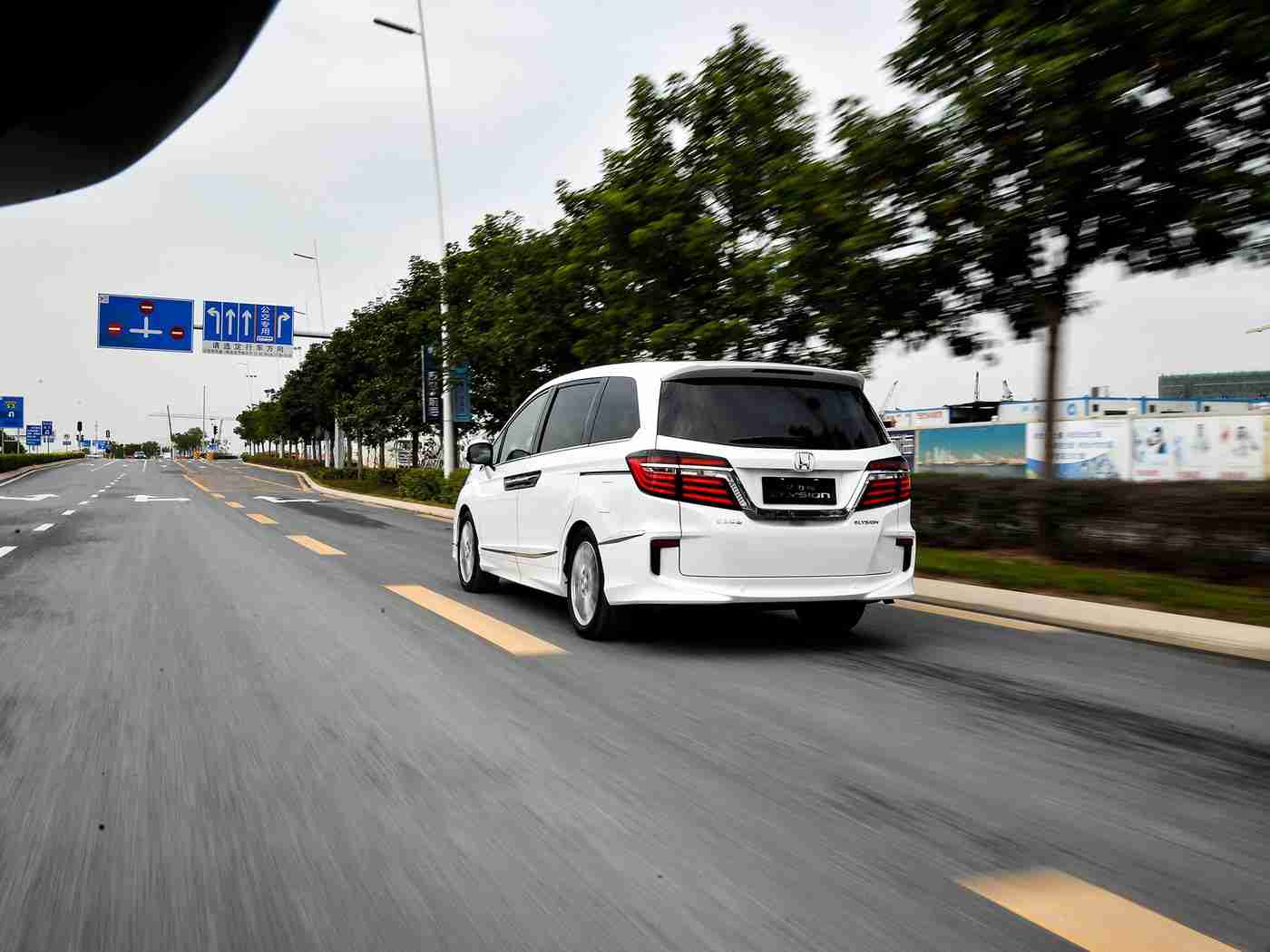 国产成人看片,国产车载娱乐新突破：科技创新引领汽车市场潮流-1