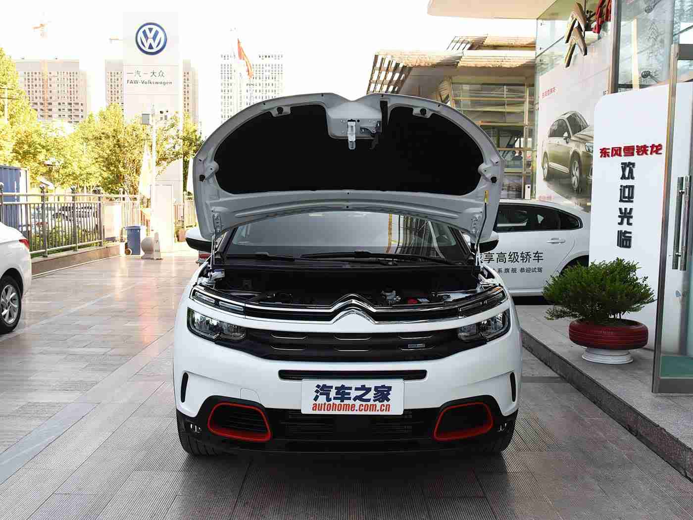 人人综合网,特斯拉Model Y惊艳上市，性能卓越价格亲民，新能源汽车市场新宠即将诞生-3