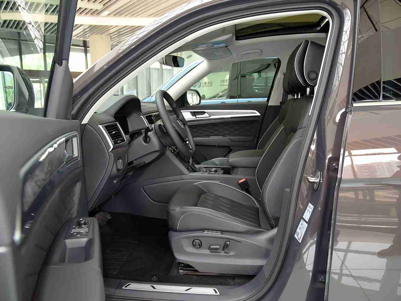 黄色软件app下载3.0.3免费装妆2025,“智能驾驭新纪元,个性化定制2025,未来驾驶新体验”-1