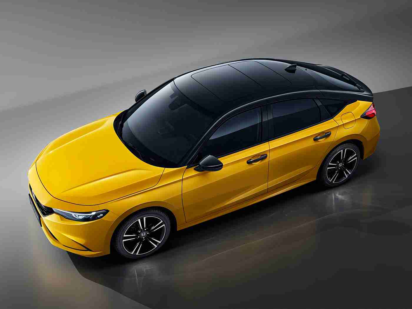 三个老外换着躁我,国际盛宴！车展三大洋友人竞速秀惊艳全场，共鉴汽车文化魅力-1