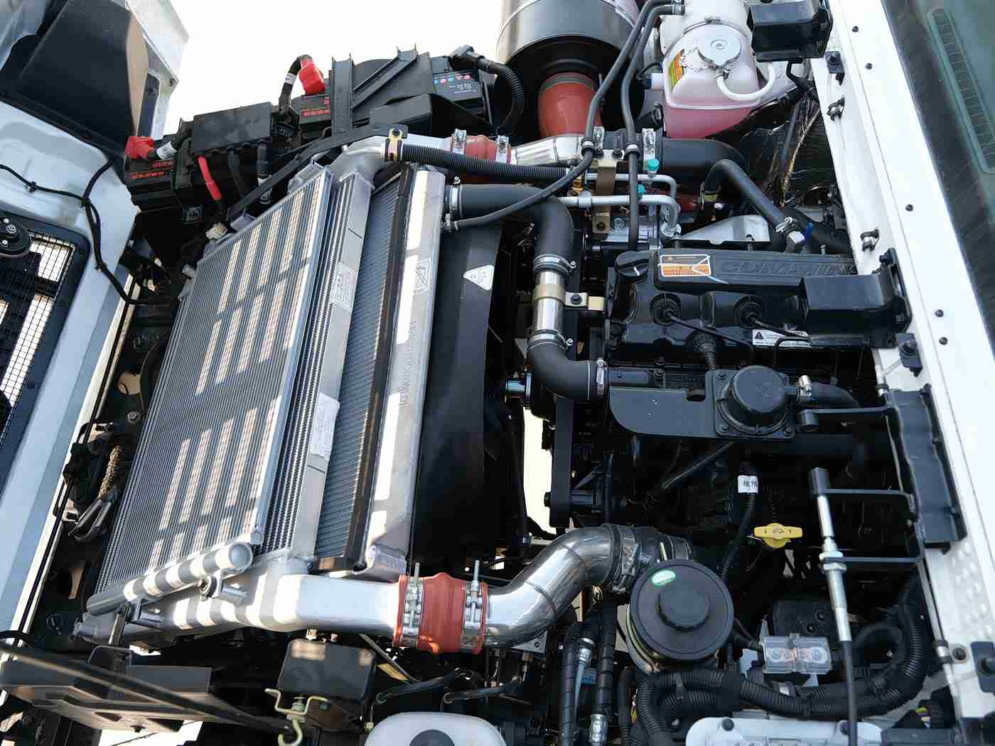 综合一区二区,新能源汽车翘楚，续航充电双优，智能化设计引领潮流，揭秘综合一区二区车型魅力-2