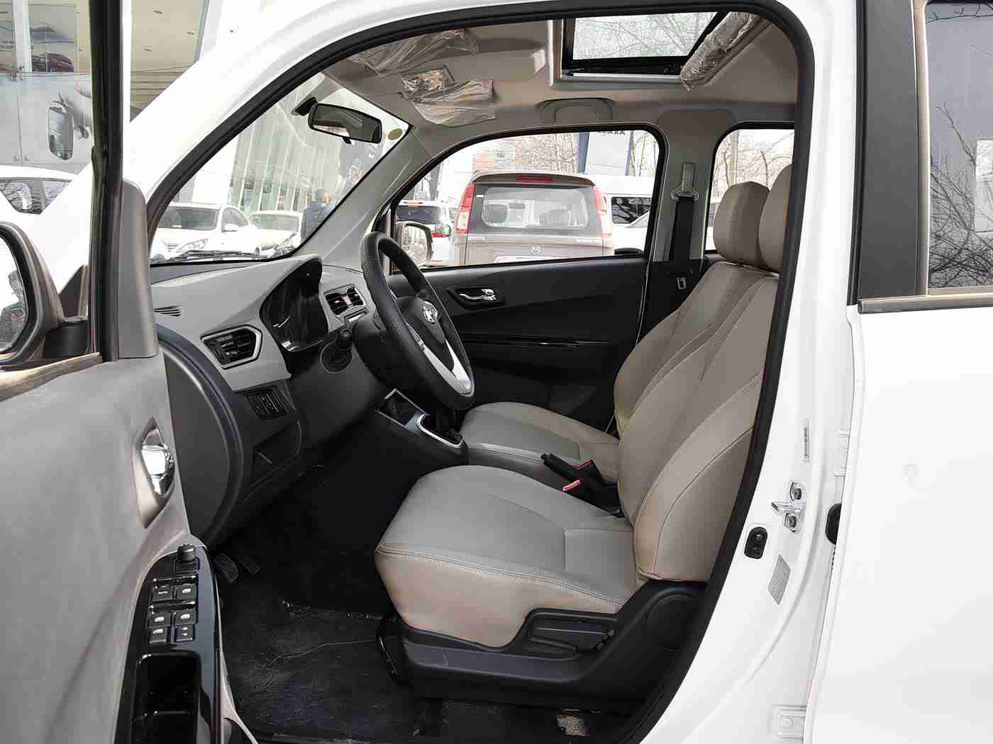 男女插插插软件,汽车行业新突破：智能驾驶助手“男女插插插”软件引领便捷出行时代-1