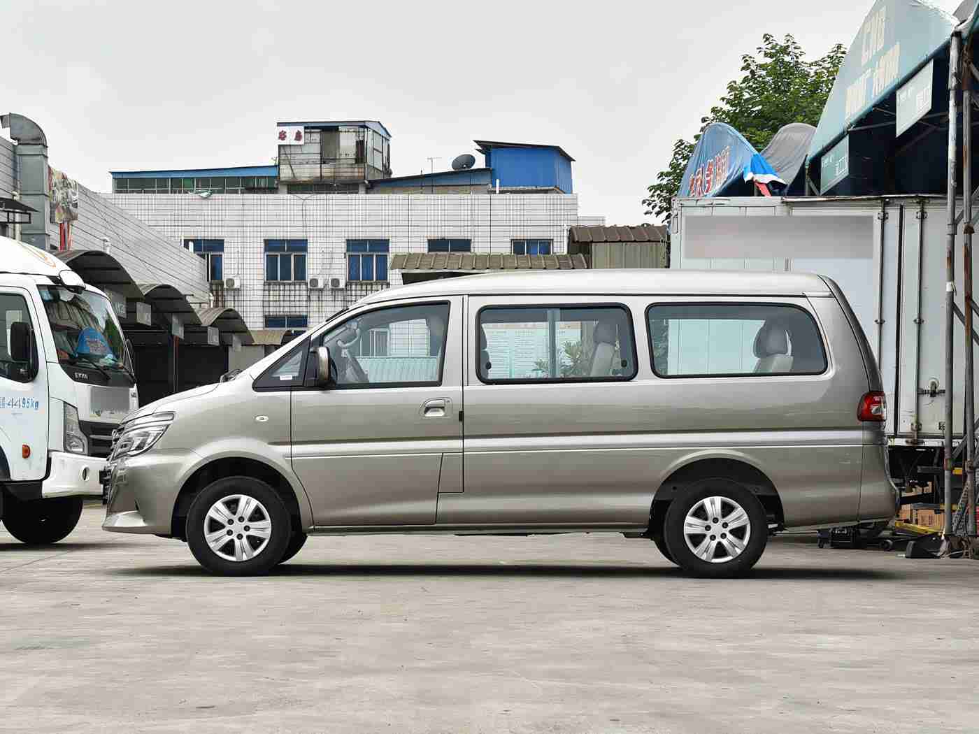 国产成人电影,汽车魅力绽放,品质生活新航标,影视风情共舞-3