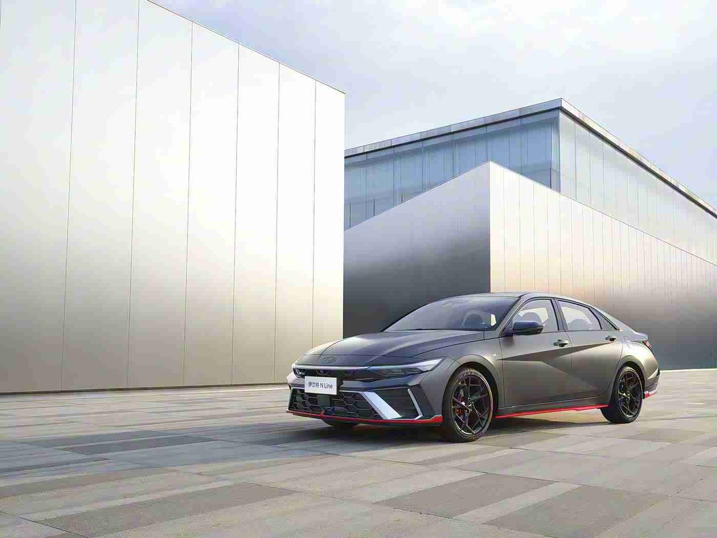 红桃视频在线,智驾新潮流，某品牌SUV引领未来出行风尚-4