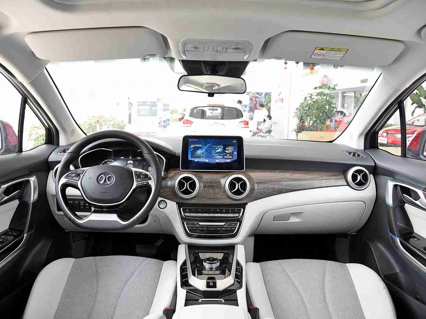 男人搞女人软件,汽车智能驾驶技术突破，创新举措引领未来出行新潮流-1