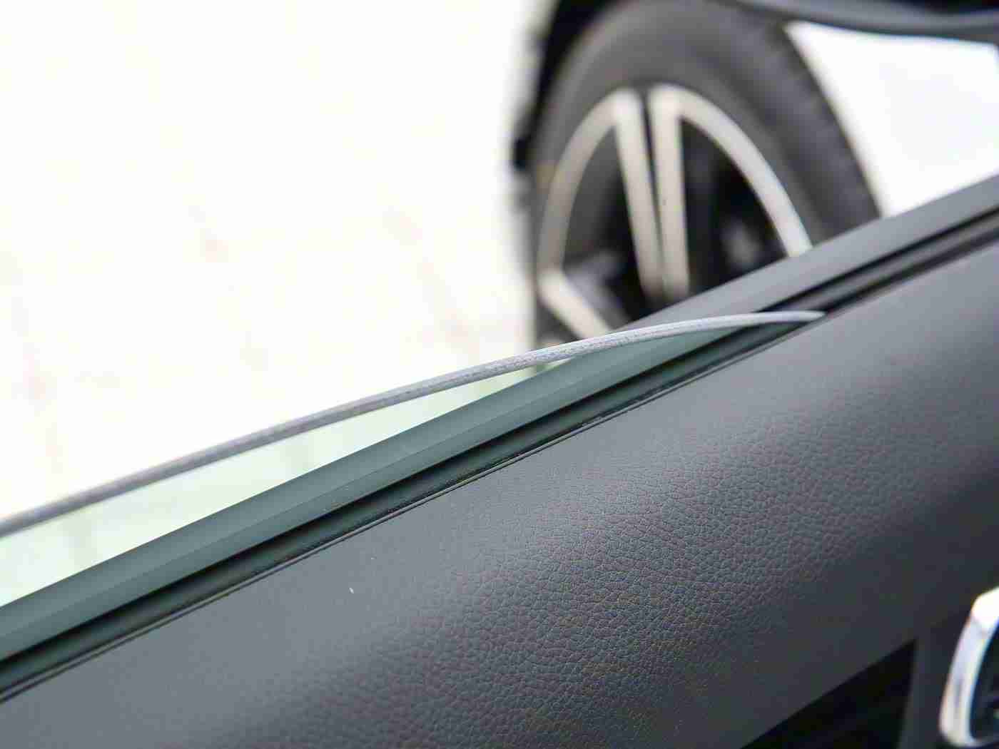 打扑克不盖被,智能座驾，舒适体验，创新出行新境界-1