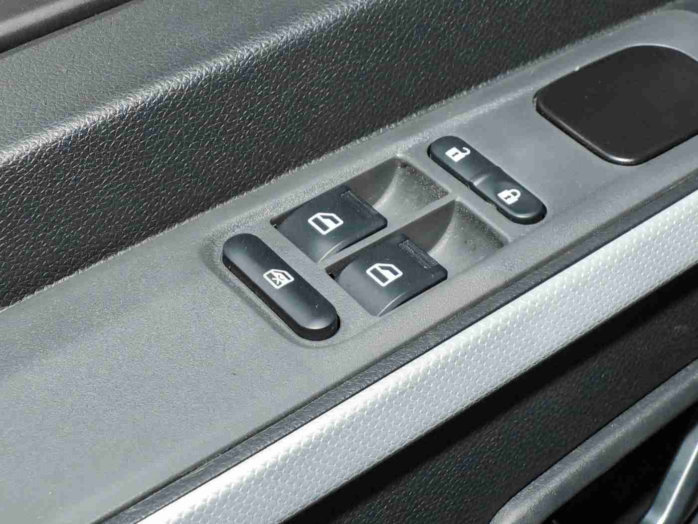 av成人影视,新一代AI智能驾驶辅助系统亮相，引领未来驾驶体验革新-1