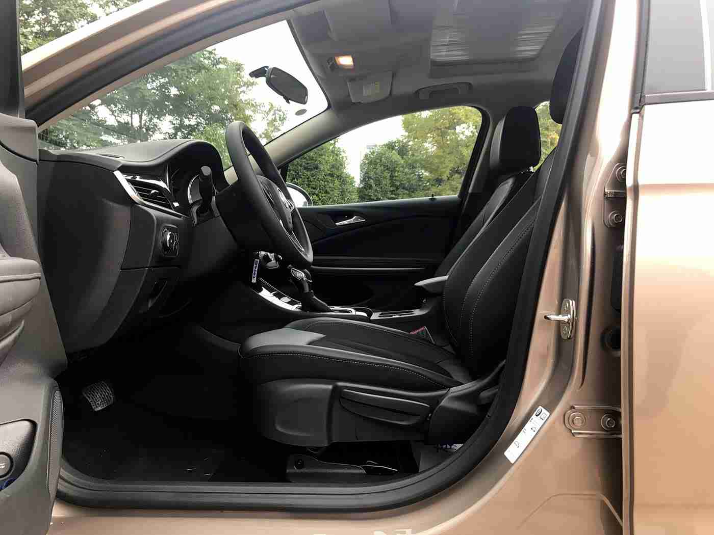 色多多黄,炫彩驾驭，未来之星，环保先锋，一车独领风骚-3